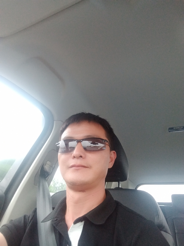 孤独的男人的第一张照片--三明相亲服务中心