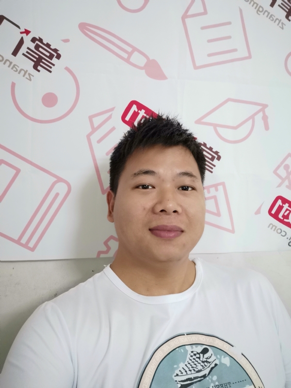 轻静地行走着的第一张照片--三明相亲服务中心