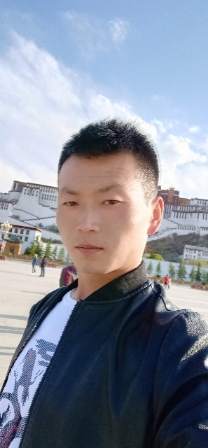 阳光下的小草的第一张照片--三明相亲服务中心