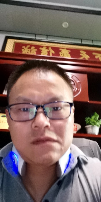 模具工匠的第一张照片--三明相亲服务中心