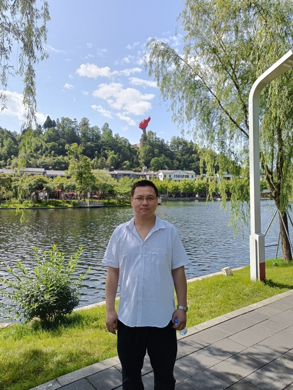 风雨相伴的第一张照片--三明相亲服务中心