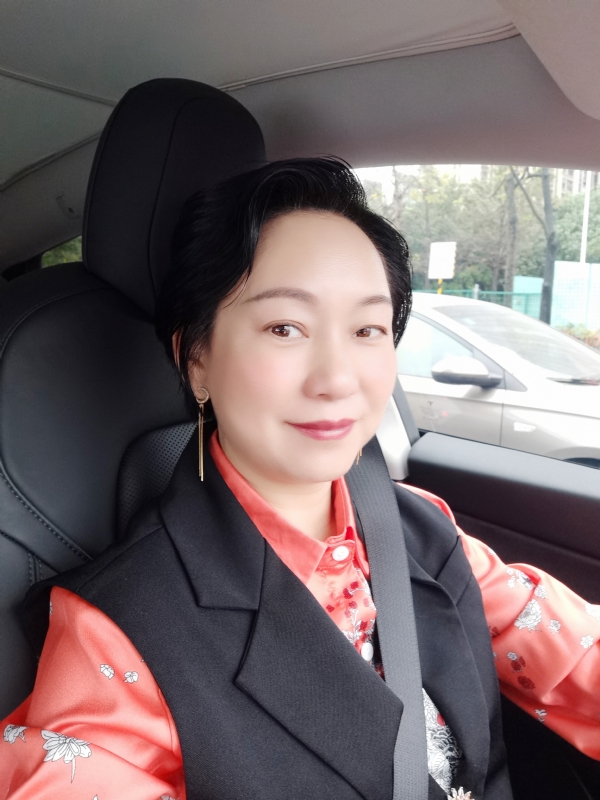 艳阳天的第二张照片--三明相亲服务中心
