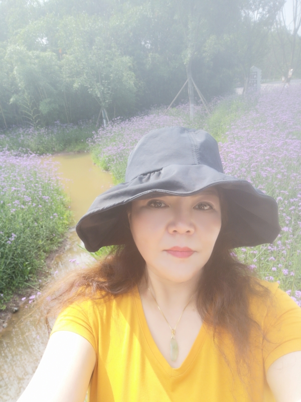 宛霞的第三张照片--三明相亲服务中心