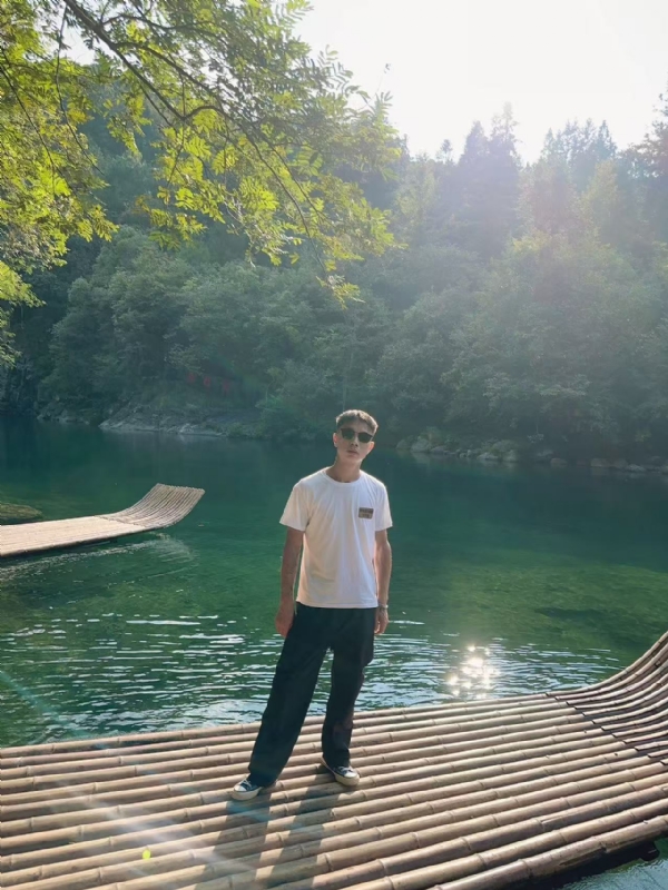 林言的第三张照片--三明相亲服务中心