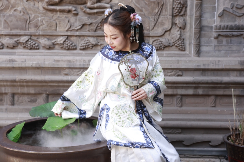 认真的雪的第一张照片--三明相亲服务中心